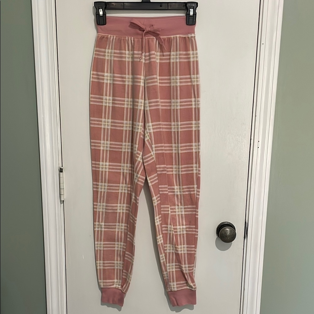 Aeropostale Pink and White flannel pajama bottoms